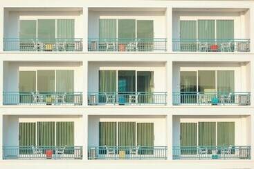 هتل Cera Resort @ Cha Am
