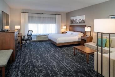Delta Hotels By Marriott Huntington Mall