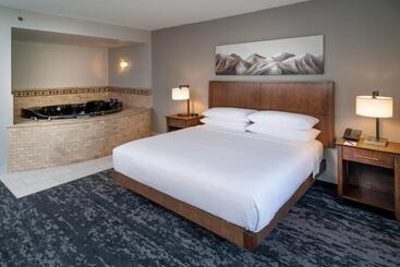 Delta Hotels By Marriott Huntington Mall