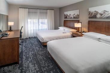 Delta Hotels By Marriott Huntington Mall
