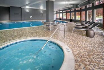 Delta Hotels By Marriott Huntington Mall