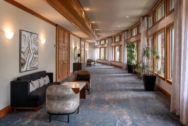 Delta Hotels By Marriott Huntington Mall