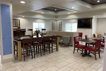 Holiday Inn Express Hotel & Suites Lewisburg, An Ihg