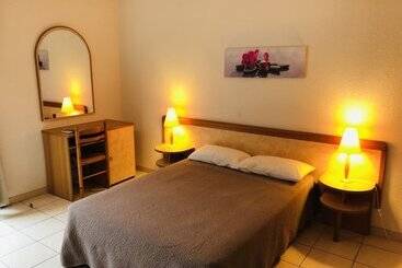هتل Hôtel Cala Di Sole
