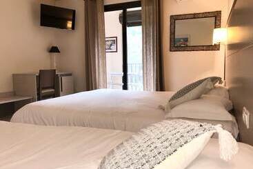 هتل Hôtel Cala Di Sole