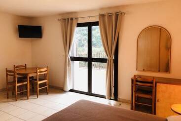 هتل Hôtel Cala Di Sole