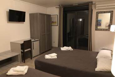هتل Hôtel Cala Di Sole