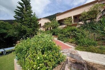 هتل Hôtel Cala Di Sole