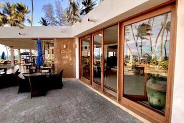 هتل Kenya Bay Beach