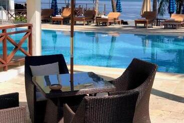 هتل Kenya Bay Beach