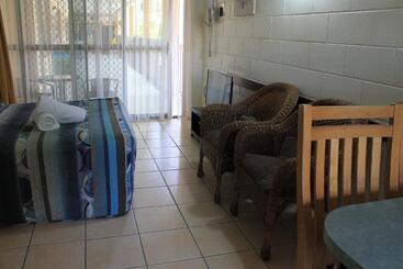 هتل Oasis Inn Apartments