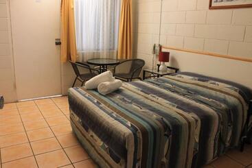 هتل Oasis Inn Apartments