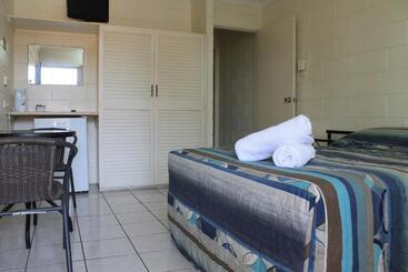 هتل Oasis Inn Apartments