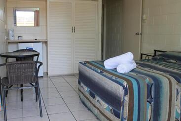 هتل Oasis Inn Apartments