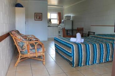 هتل Oasis Inn Apartments