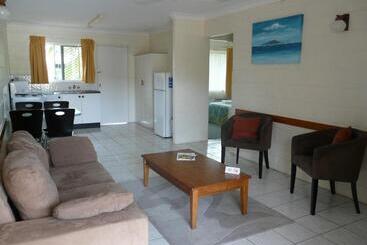 هتل Oasis Inn Apartments