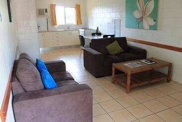 هتل Oasis Inn Apartments