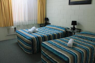 هتل Oasis Inn Apartments