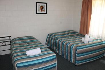 هتل Oasis Inn Apartments