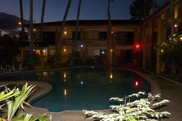 هتل Oasis Inn Apartments