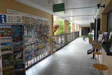 هتل Oasis Inn Apartments