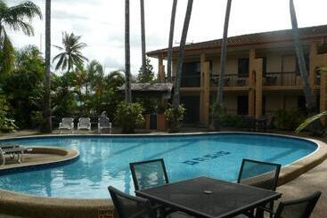 هتل Oasis Inn Apartments
