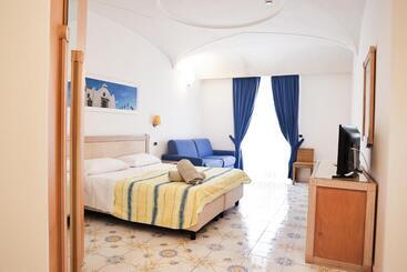 هتل Oriente Suites E Spa