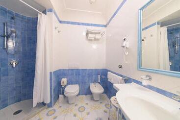 هتل Oriente Suites E Spa