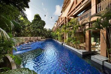 هتل Resorts World Sentosa  Equarius