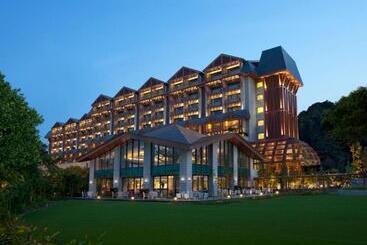 هتل Resorts World Sentosa  Equarius