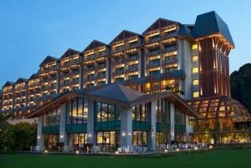 هتل Resorts World Sentosa  Equarius