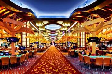 هتل Resorts World Sentosa  Equarius
