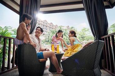 هتل Resorts World Sentosa  Equarius