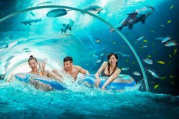 هتل Resorts World Sentosa  Equarius