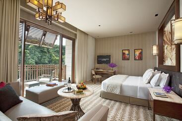 هتل Resorts World Sentosa  Equarius