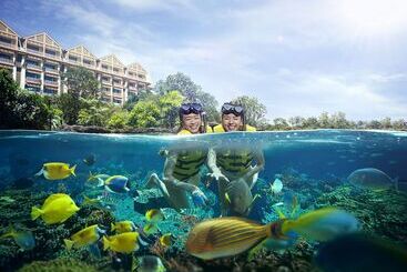 هتل Resorts World Sentosa  Equarius