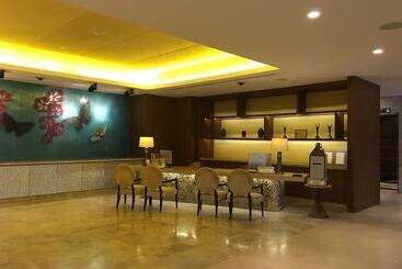 هتل Resorts World Sentosa  Equarius