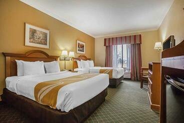 هتل Tahlequah Inn