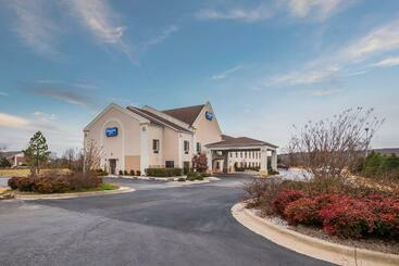 هتل Tahlequah Inn