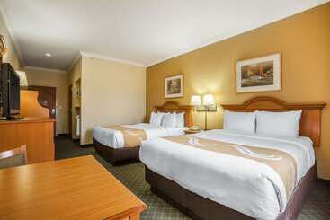 هتل Tahlequah Inn