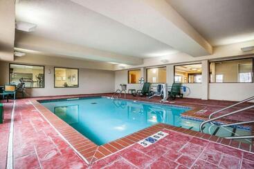 هتل Tahlequah Inn
