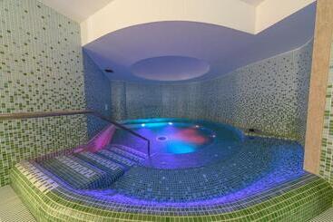 هتل Oriente Suites E Spa