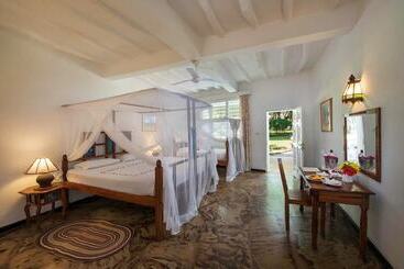 استراحتگاه Sandies Tropical Village