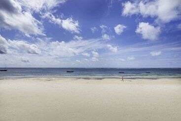 استراحتگاه Sandies Tropical Village