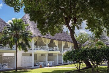 استراحتگاه Sandies Tropical Village
