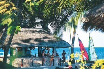 استراحتگاه Sandies Tropical Village