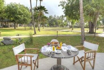 استراحتگاه Sandies Tropical Village