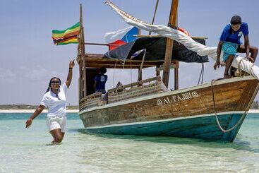 استراحتگاه Sandies Tropical Village