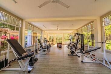 استراحتگاه Sandies Tropical Village