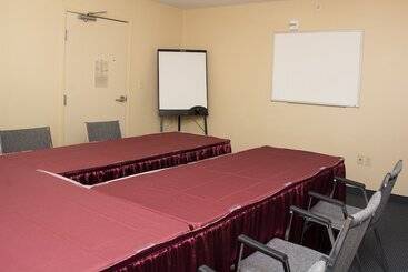 هتل آپارتمان Candlewood Suites Kalamazoo, An Ihg